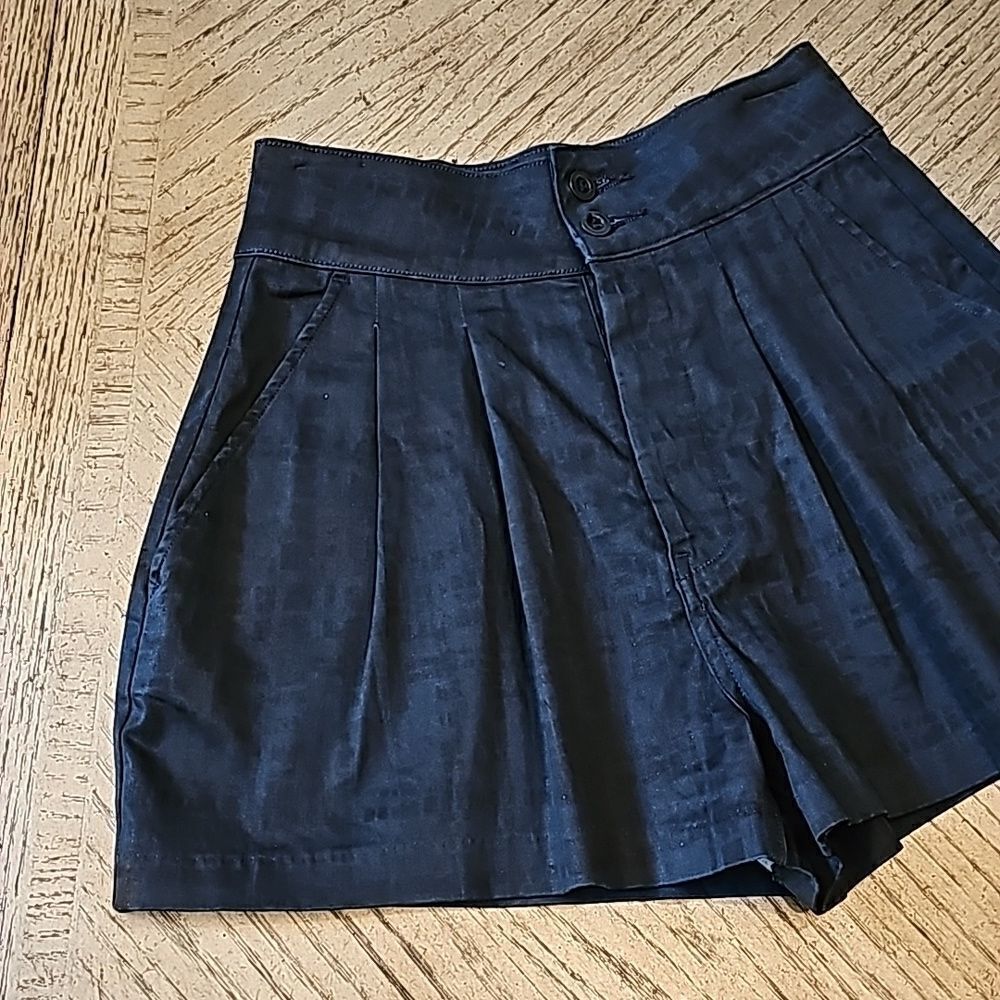 Size 26 dark denim shorts - Picture 2 of 7